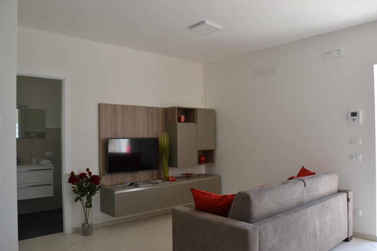 Il Tramonto Apartment - Villaggio Di Mary 洛科罗通多 外观 照片
